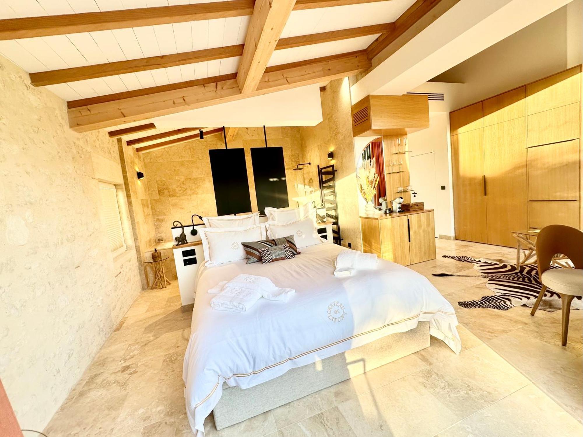 Chateau De Lafont Suites Saint-Vivien  Exterior photo