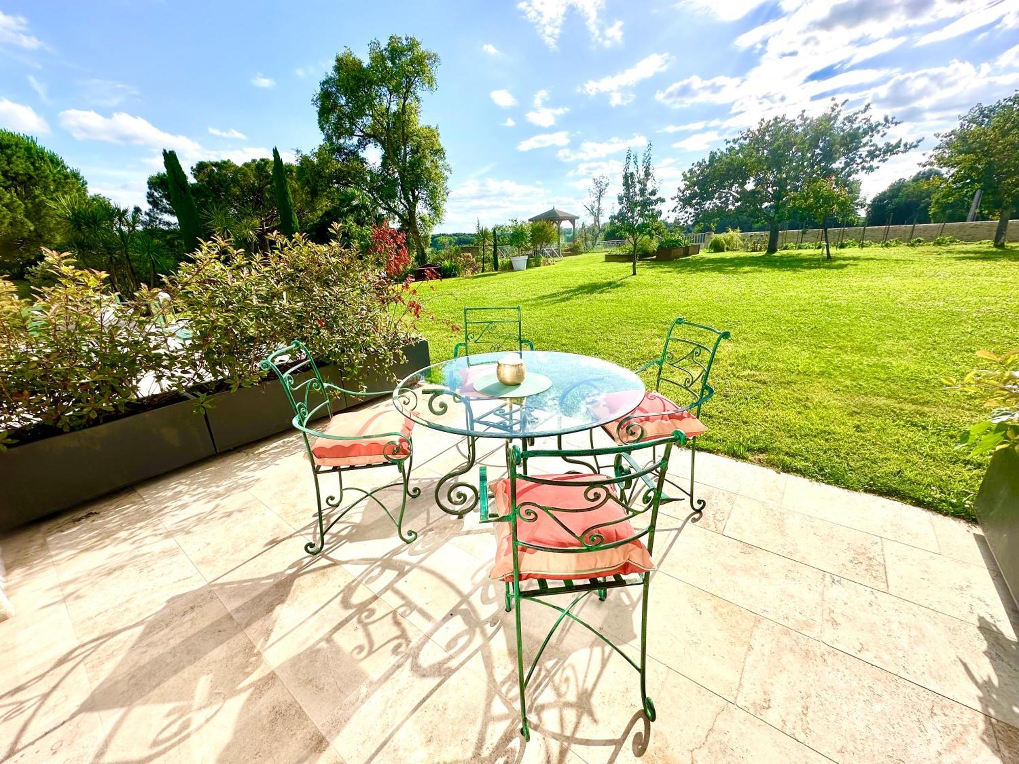 Chateau De Lafont Suites Saint-Vivien  Exterior photo