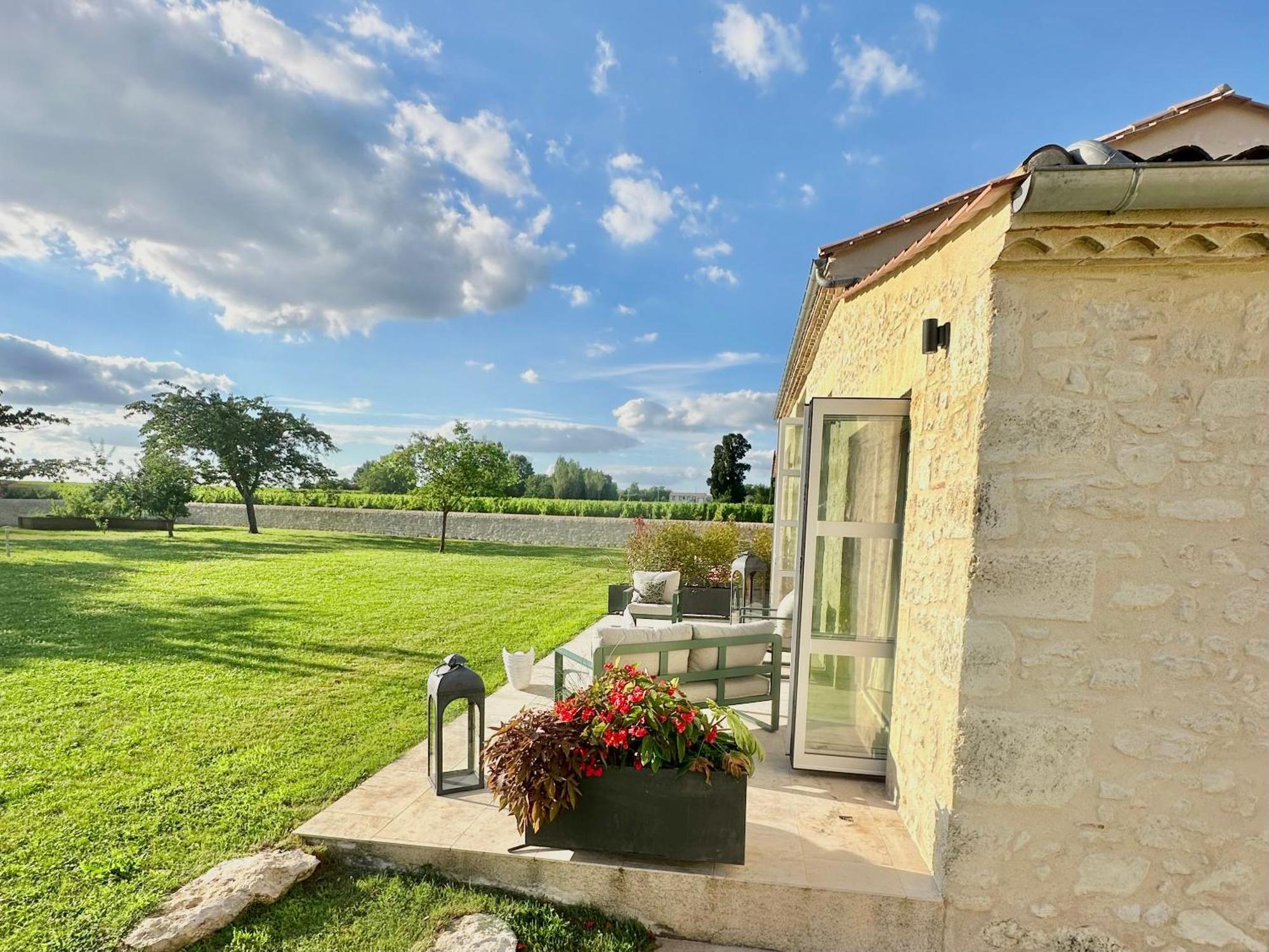 Chateau De Lafont Suites Saint-Vivien  Exterior photo