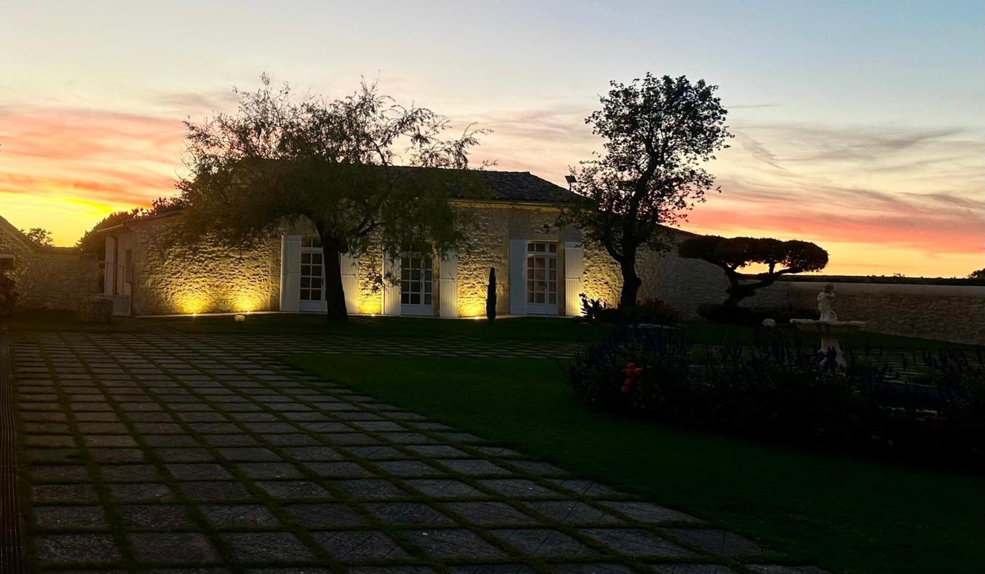 Chateau De Lafont Suites Saint-Vivien  Exterior photo
